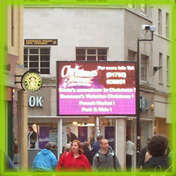 P6 Dışarıdaki Dijital Mobil Rel LED Reklam İşareti Ekranı Satıcılar ve OEM Ajansları için SDK Fonksiyonu ile 6